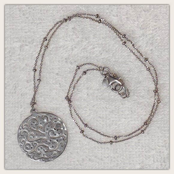 Silpada 925 Sterling Silver 'Cut Above' Necklace N2328 Disc Pendant on 18" Chain - Picture 4 of 7